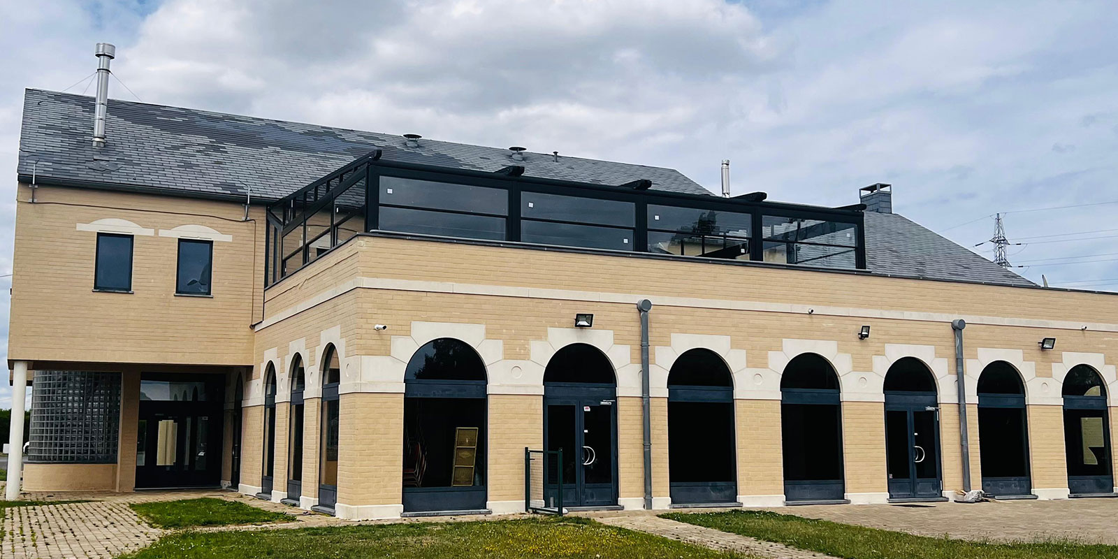 Tentech | Konya Tente Sistemleri | Bioklimatik Tente, Pergola Tente, Zip Perde, Pencere Tente, Teleskopik Şemsiye, Kasetli Tente, Kartal Tente, Mafsallı Tente, Dekoratif Tente, Isıcamlı Sürme Cam, Giyotin Cam Sistemi, Kontente Grup